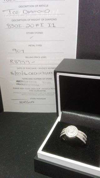 9ct White Gold ring with 83 diamonds