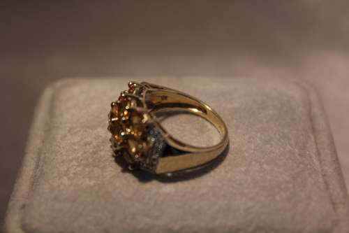 *Reduced* Beautiful 9ct Yellow Gold Citrine and Diamond Cluster Ring
