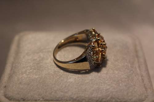 *Reduced* Beautiful 9ct Yellow Gold Citrine and Diamond Cluster Ring