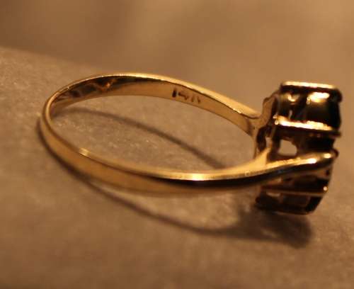 VINTAGE BLUE SAPPHIRE AND DIAMOND ACCENT RING IN 14CT YELLOW GOLD