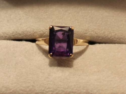 Beautiful Classic Vintage Amethyst Gold Ring