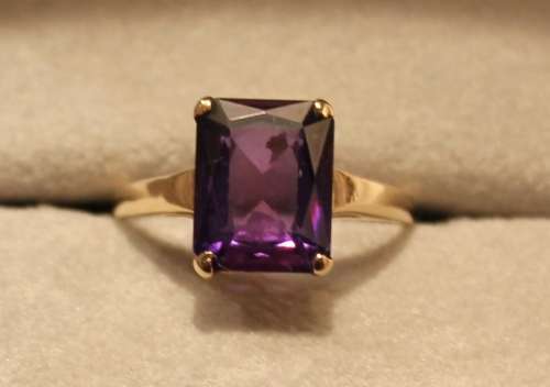 Beautiful Classic Vintage Amethyst Gold Ring