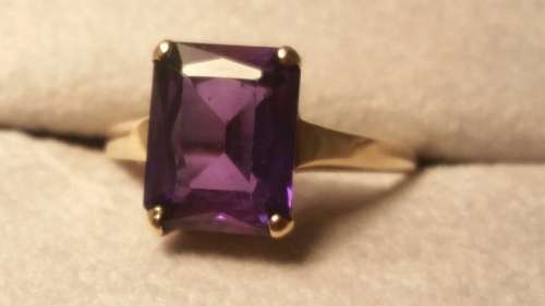 Beautiful Classic Vintage Amethyst Gold Ring