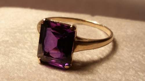 Beautiful Classic Vintage Amethyst Gold Ring