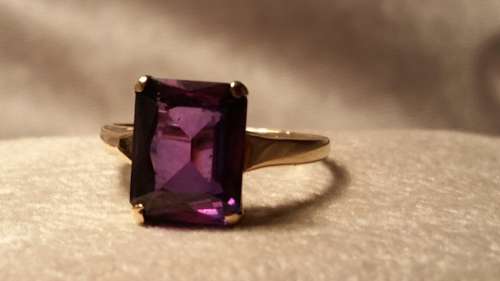 Beautiful Classic Vintage Amethyst Gold Ring