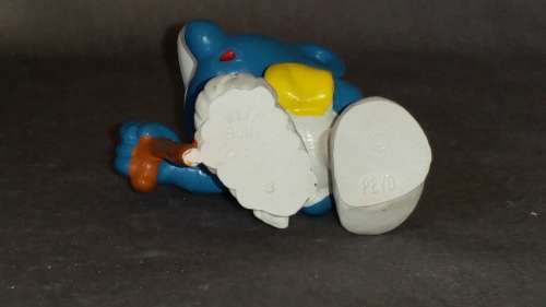 Vintage Collectible Smurf : 2.0097 Injured Smurf