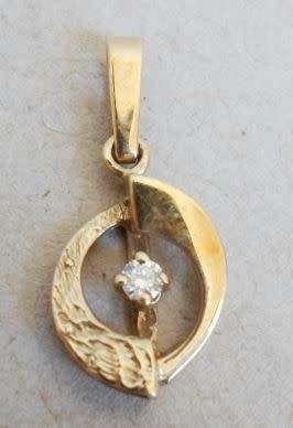 Vintage 9ct Gold Diamond Pendant