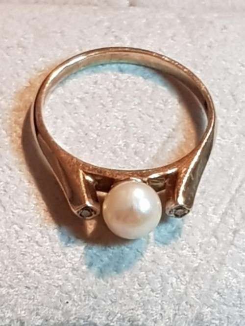 9ct Yellow Gold Pearl and Diamond Ring