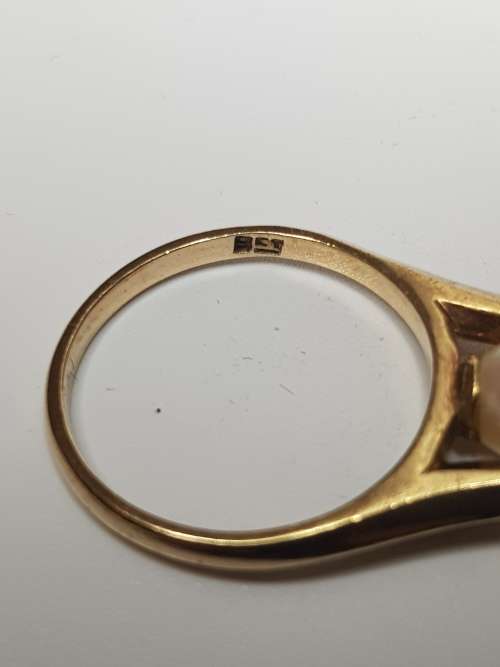 9ct Yellow Gold Pearl and Diamond Ring