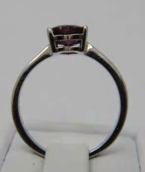 9kt White Gold Ring with Heart shaped Rhodolite