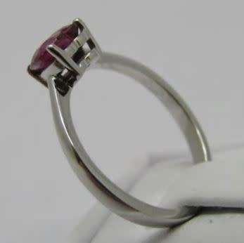 9kt White Gold Ring with Heart shaped Rhodolite