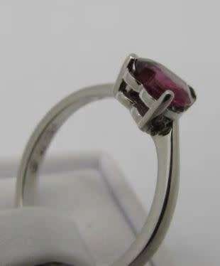 9kt White Gold Ring with Heart shaped Rhodolite