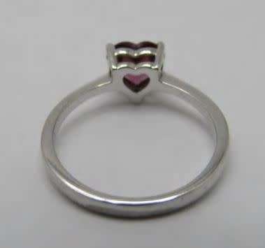 9kt White Gold Ring with Heart shaped Rhodolite