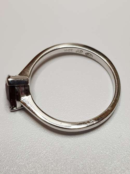 9kt White Gold Ring with Heart shaped Rhodolite