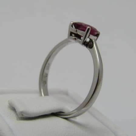 9kt White Gold Ring with Heart shaped Rhodolite