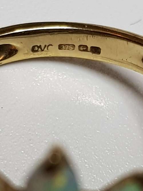 9ct Gold Natural 31 Iridescent Opals Tiered Raised Cluster Ring