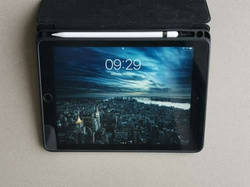 Apple iPad 6 gen 9.7inch 128GB with Apple Pencil