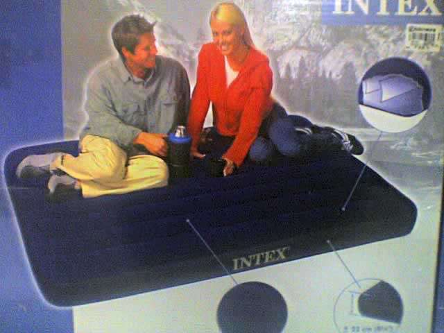 BRAND NEW IN BOX FULL QUEEN SIZE AIRBED PLUS FREE HANDPUMP