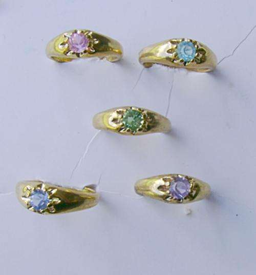 ***LOT of 5 **** Gold-tone Ladies Fashion rings(2)