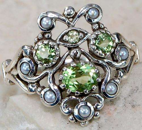 Elegant Peridot, Seed Pearl & Solid 925 Sterling Silver Filigree Ring   (6.5) (M1/2)