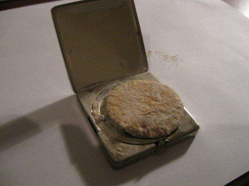 Vintage Powder box with powder sponge (1940's)