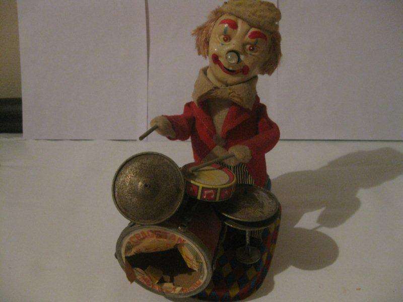 Clown playing drum set - battery operated - not working