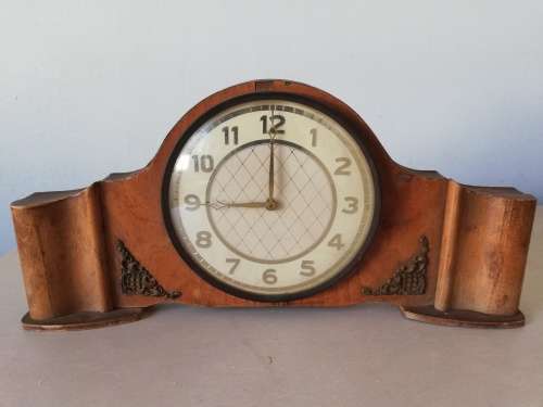 Mantle clock