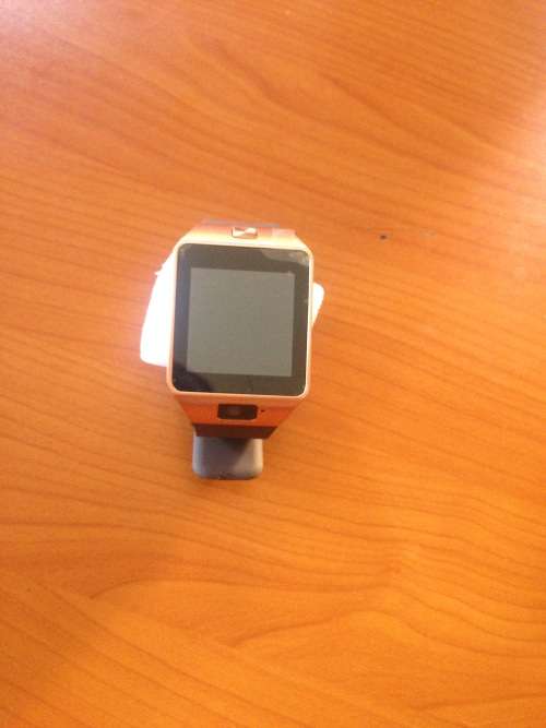 Local stock - NO reserve - SMART WATCH (Phone - takes sim )