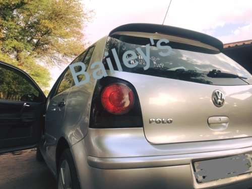 GLOSS BLACK POLO 9N ROOF SPOILER