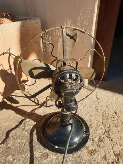 VINTAGE FAN - Brass Blades - good working condition