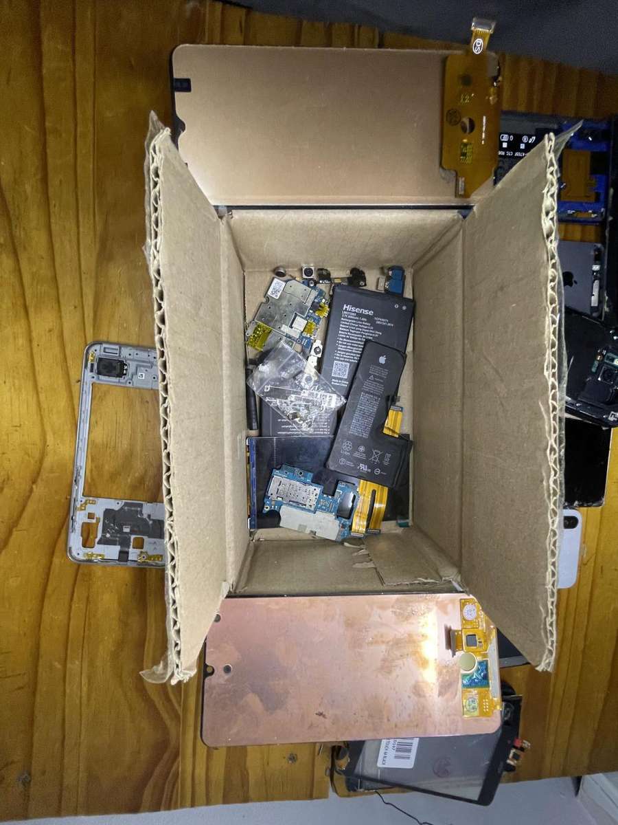 Job Lott: Lots of phone spares