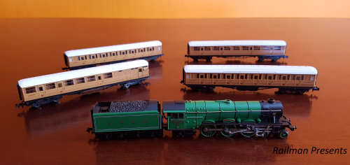 Mini Trix Flying Scotsman Set with 4 x Coaches (Mint Condition)