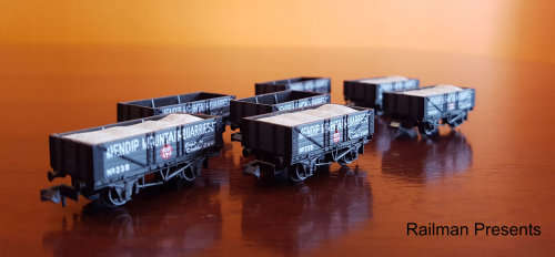 Minitrix  Ivatt Class 2 (2-6-0) Loco & Tender N Gauge Plus 7 x Trucks (Job Lot).