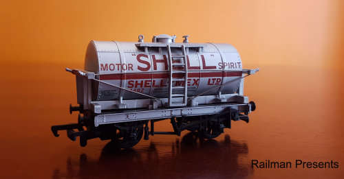 Hornby BR 'Yorkshire 62700' (2-4-0) Loco & Tender, Plus 6 x Vintage Tankers OO Gauge