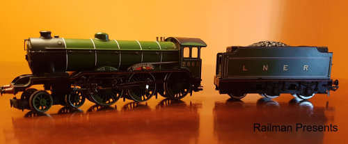 Job Lot -Hornby 4-6-0 Manchester United Loco - Plus 4 x Traing Pullman Coaches