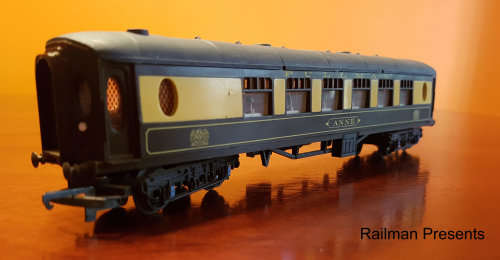 Job Lot -Hornby 4-6-0 Manchester United Loco - Plus 4 x Traing Pullman Coaches