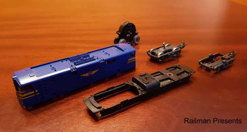 Lima Blue Train Scrap Yard