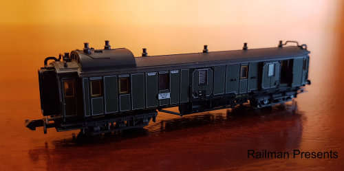 RAILROOM CLEAROUT - 1 x Trix Freight Van - N Gauge