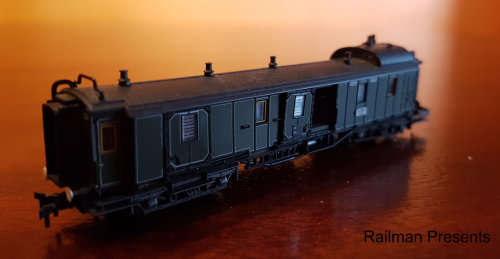 RAILROOM CLEAROUT - 1 x Trix Freight Van - N Gauge