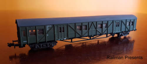 RAILROOM CLEAROUT - 1 x Roco Freight Van - N Gauge