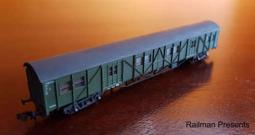 RAILROOM CLEAROUT - 1 x Roco Freight Van - N Gauge