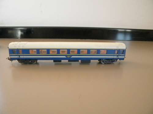 JOB LOT 2 - LIMA - SAR BLUE TRAIN PASSENGER COACHES X 2  - HO/OO