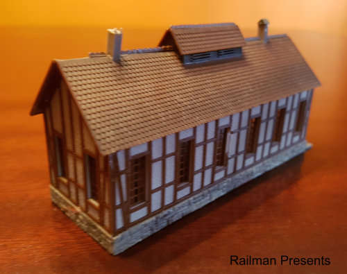 Old Timer Single Track Engine Shed (N-Gauge)