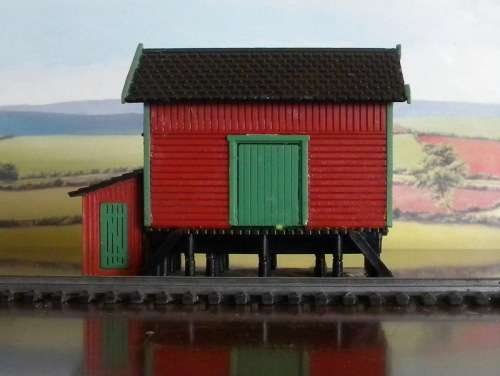 Railroom Clearout!!!!!. Heljan - Small Trackside Warehouse