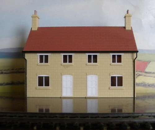 Railroom Clearout!!!!!.  Modern Terraced House