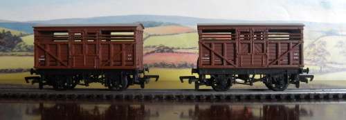 Railroom Clearout!!!!!.  Mainline - Cattle Trucks x 2