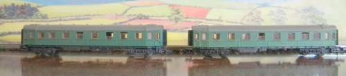 LAST AUCTION OF 2019!! - JOB LOT - N Gauge - Roco  Coaches x 2