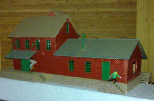 Quick Auction!!! -  Trackside Warehouse and Loading Dock - HO/OO