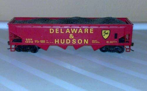 QUICK AUCTION!!!  Bachman-  Delaware and Hudson Truck- H0/00