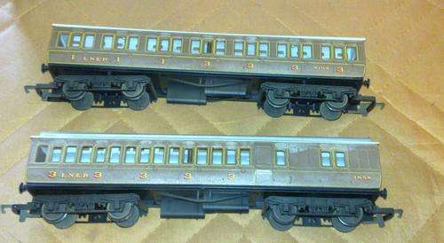 Job Lot - Hornby Clorestery LNER Teak x 2 - HO/ OO